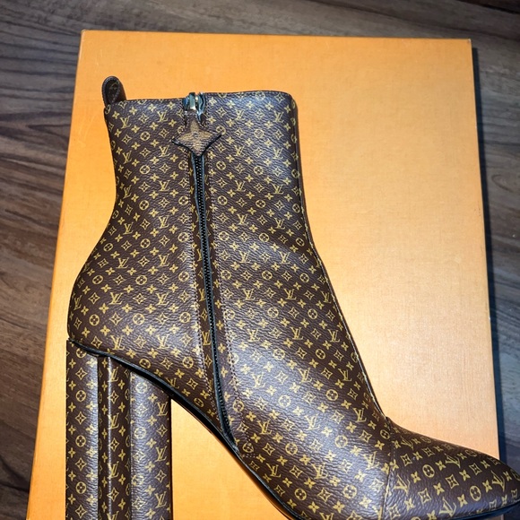 Louis Vuitton booties - Picture 9 of 11